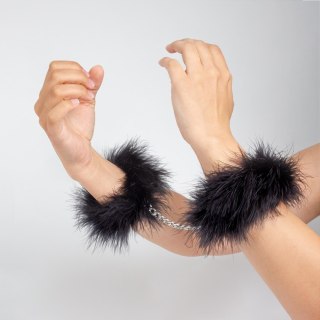 BLACK MARABOU HANDCUFFS - Kajdanki z futerkiem